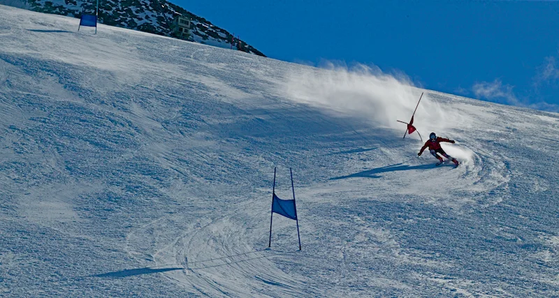 Wie man sich auf das Skifahren in großen Höhen vorbereitet